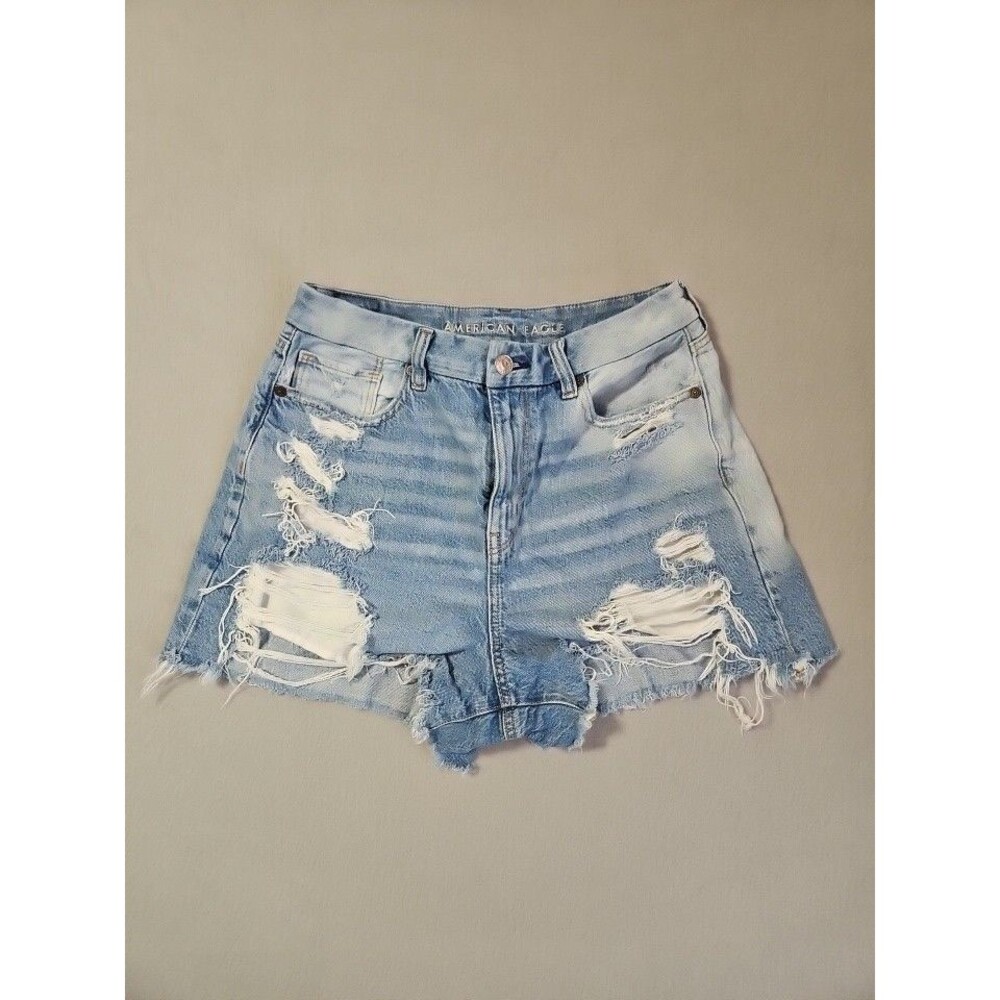 American Eagle Curvy Mom Short women’s size 6 high rise denim distressed
